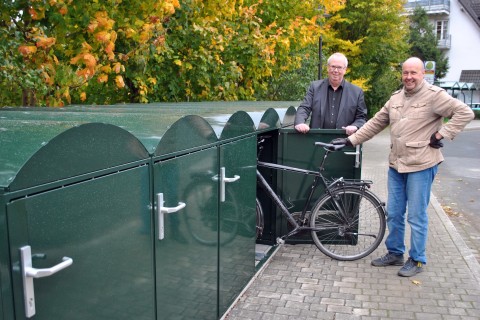 „Bike + Ride“: Zehn neue Fahrradboxen am Bestwiger Bahnhof errichtet