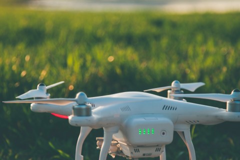 Drohnenaufnahmen zur Rehkitz-Rettung in Schutzgebieten im HSK müssen beantragt werden